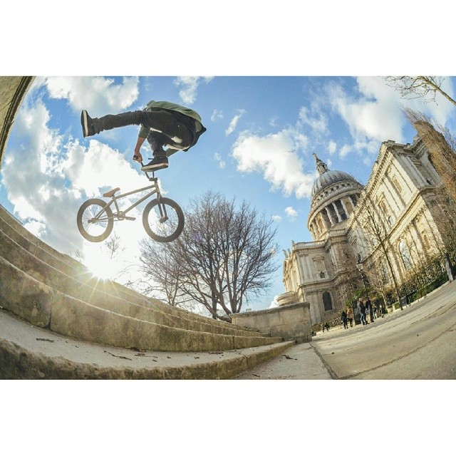 Bump oposite whip at st.pauls LDN. Good times shooting with @hadrienpicard for @almond_footwear